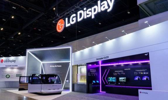 LG디스플레이는 5월 13일(현지 시간) 미국 새너제이 맥에너리 컨벤션센터에서 열린 ‘SID 2025’에 참가했다. 사진은 LG디스플레이 전시 부스. LG디스플레이