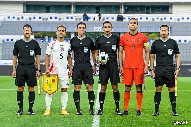2025 동아시아축구연맹(EAFF) E-1 챔피언십(동아시안컵) 중국전에 출전한 일본 축구대표팀 수비수 나가토모 유토(왼쪽 두 번째). /사진=EAFF 제공