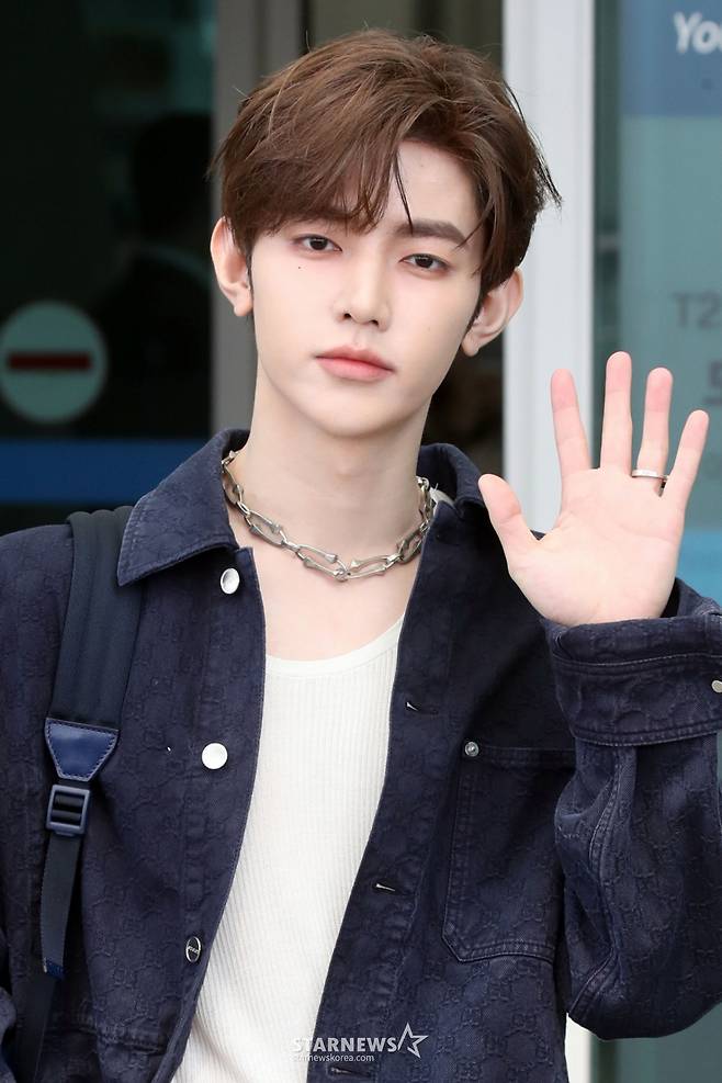 그룹 ZEROBASEONE(제로베이스원) 장하오가 이탈리아 피렌체에서 열리는 '구찌 2026 크루즈 패션쇼' 참석 차 13일 오전 인천국제공항을 통해 출국하고 있다. 2025.05.13 /사진=임성균 tjdrbs23@