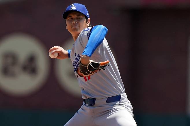 LA 다저스 오타니 쇼헤이가 13일(한국시간) 미국 캘리포니아주 샌프란시스코의 오라클파크에서 열린 2025 미국 메이저리그(MLB)에 선발 등판해 3이닝 1피안타 1볼넷 4탈삼진 무실점을 기록했다. 오타니의 시즌 평균자책점은 1.50에서 1.00으로 하락했다. Imagn Images 연합뉴스