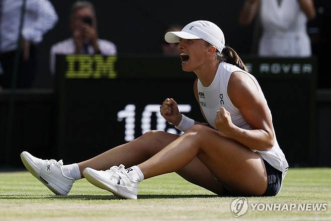 우승 확정 후 기뻐하는 시비옹테크 [로이터=연합뉴스]