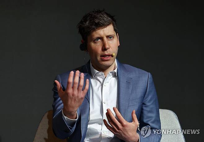 샘 올트먼 (서울=연합뉴스) 윤동진 기자 = 샘 올트먼 오픈AI CEO가 2025년 2월 4일 오전 서울 중구 더 플라자 호텔 서울에서 열린 기자간담회에서 발언하고 있다. [연합뉴스 자료사진]