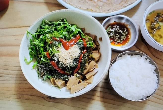 묵 비빔밥. (사진= 김영복 연구가)