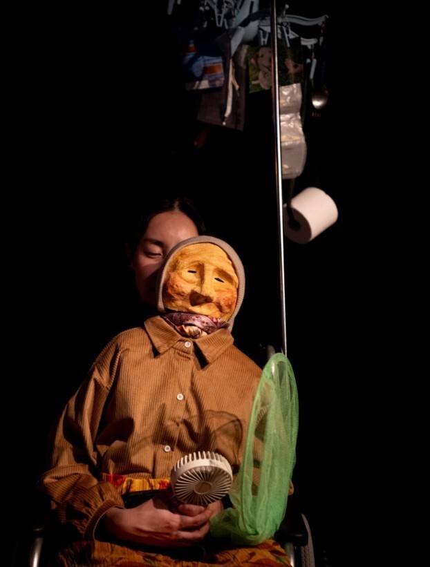 오는 18일부터 27일까지 부산 수영구 어댑터씨어터 2관에서 선보이는 연극 '정희정' 공연 모습. 어댑터씨어터 제공