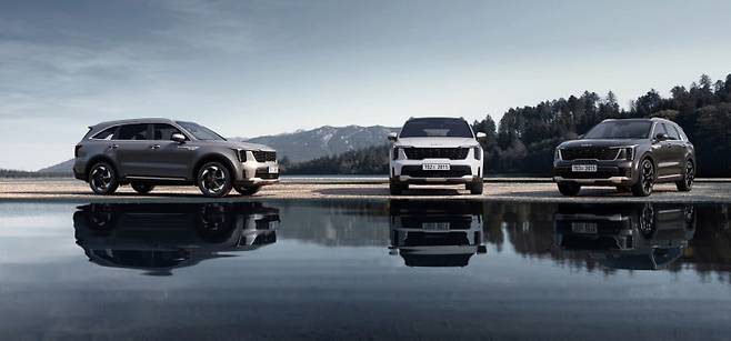 2026년형 쏘렌토에는 차로 유지보조2와 스티어링 휠 그립감지가 기본 장착됐다. 사진=기아