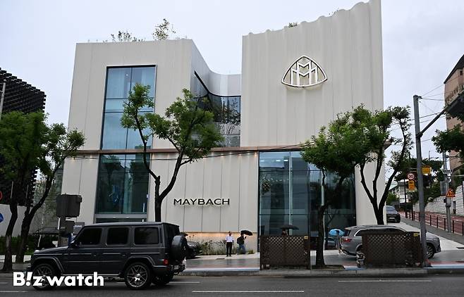 메르세데스-벤츠코리아가 서울 강남구 압구정동에 세계 최초로 마이바흐 고객만을 위한 전용 전시장·서비스센터 '마이바흐 브랜드센터 서울'을 개관했다./사진=이명근 기자 qwe123@