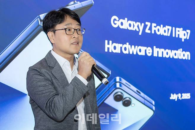 지난 10일(현지시간) 미국 뉴욕에서 열린 기자간담회에서 강민석 삼성전자 MX사업부 상무가 갤럭시 하드웨어 혁신에 대해 브리핑하고 있다.(사진=삼성전자)