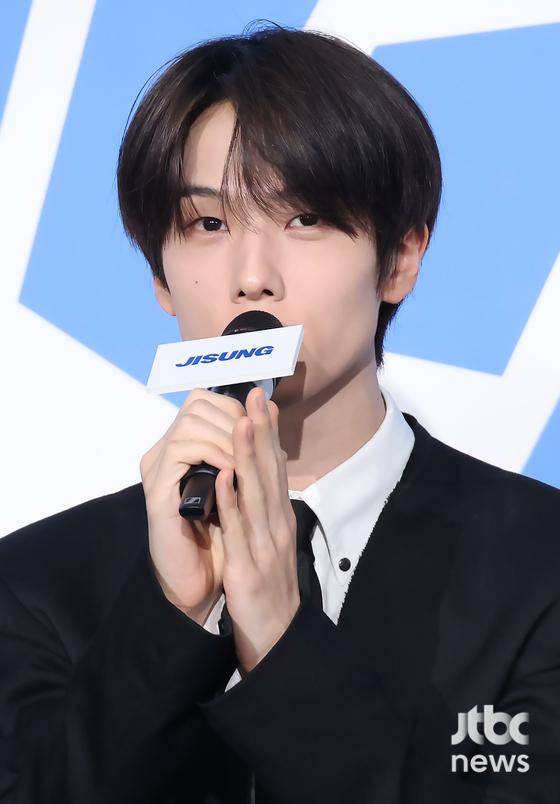 그룹 NCT드림이 14일 오전 서울 롯데시네마 월드타워에서 열린 정규 5집 '고 백 투 더 퓨처' 제작발표회에 참석해 소감을 말하고 있다. 박세완 엔터뉴스팀 기자 park.sewan@jtbc.co.kr