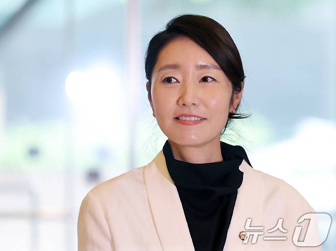 강선우 여성가족부 장관 후보자가 26일 오후 서울 종로구 이마빌딩에 마련된 인사청문회 사무실로 출근하고 있다. 2025.6.26/뉴스1 ⓒ News1 황기선 기자