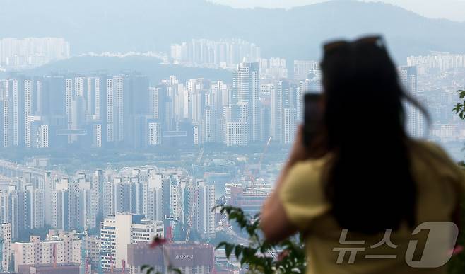서울 중구 남산에서 바라본 아파트 단지. 2025.7.13/뉴스1 ⓒ News1 김진환 기자