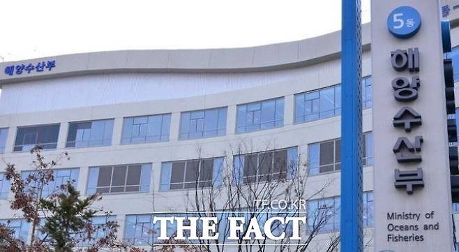 전재수 해수부 장관 후보자는 "북극항로를 통해 수도권 일극 체제를 극복하고 행정·산업·사법·금융 기능을 집적화해 새로운 성장엔진을 장착하겠다"라며 "첫 단추로 해수부 부산 이전을 차질 없이 완수하겠다"라고 말했다. /더팩트 DB