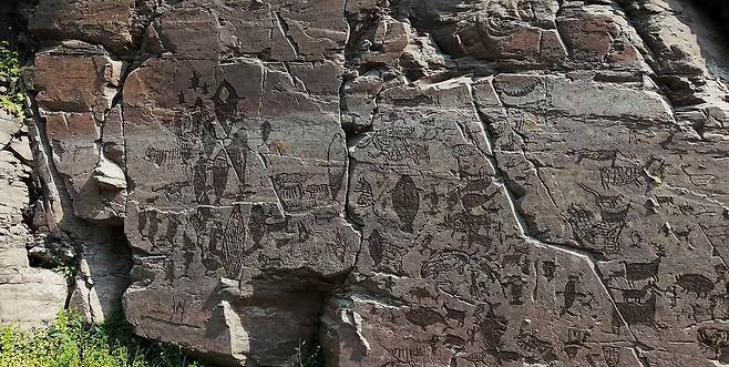 12일(한국시간) 제47차 유네스코 세계유산위원회에서 선사시대 생활문화를 엿볼 수 있는 바위그림인 '반구천의 암각화'를 세계유산 목록에 등재하기로 결정했다. /뉴스1