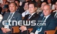 이재명 대통령이 13일 서울 강남구 코엑스에서 열린 2025 세계정치학회(IPSA) 서울총회 개막식에 참석하고 있다. 2025.7.13 [대통령실통신사진기자단]