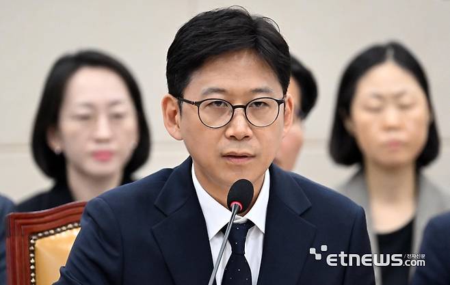 배경훈 과학기술정보통신부 장관 후보자가 14일 서울 여의도 국회 과학기술정보방송통신위원회에서 열린 인사청문회에서 질의에 답하고 있다.  이동근기자 foto@etnews.com