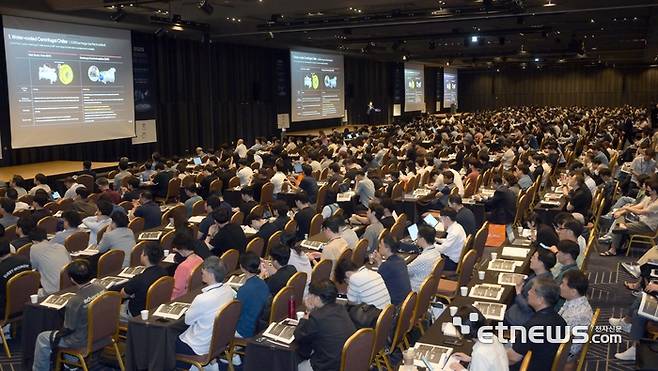 한국데이터센터연합회와 전자신문이 공동 주최한 '2025 데이터센터 서밋 코리아'가 '지속가능한 데이터센터 산업 A to Z'를 주제로 14일 서울 강남구 코엑스에서 열렸다. 김민수기자 mskim@etnews.com