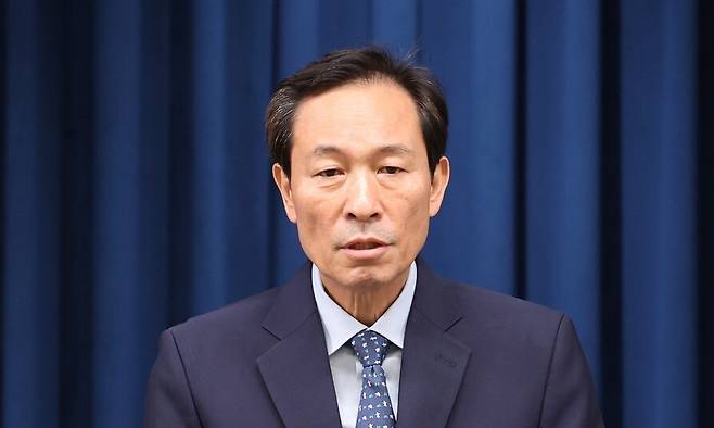 우상호 대통령실 정무수석이 지난 7일 서울 용산 대통령실 브리핑룸에서 브리핑을 하고 있다. 김태형 기자 xogud555@hani.co.kr