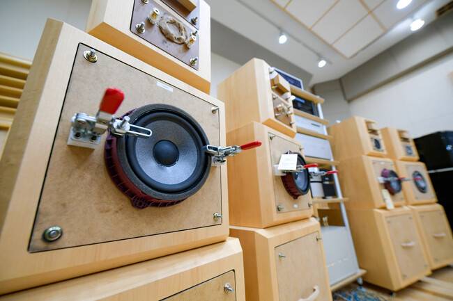 현대모비스 기술연구소 내 음향분석실. 이곳에서 실제 개발 중인 스피커와 다른 제조사 스피커의 음향을 비교해서 들을 수 있다. 현대모비스 제공