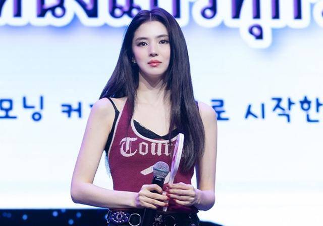 배우 한소희가 월드투어 팬미팅 첫 공연을 성황리에 마쳤다. 9아토 제공