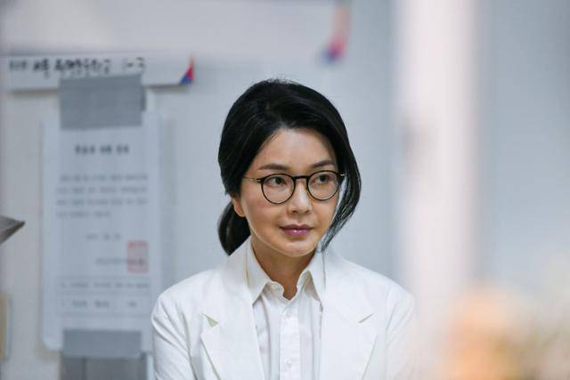 사진은 올해 6월 윤석열 전 대통령 배우자 김건희 여사가 제21대 대통령 선거일인 3일 서울 서초구 원명초등학교에 마련된 서초4동제3투표소에서 투표하기 위해 줄을 서고 있는 모습. 연합뉴스