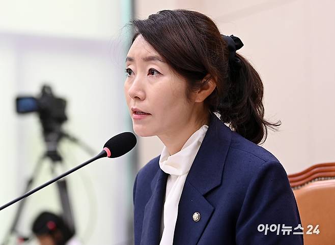 강선우 여성가족부 장관 후보자가 14일 서울 여의도 국회 여성가족위원회에서 열린 인사청문회에서 질의에 답변하고 있다. [사진=곽영래 기자]