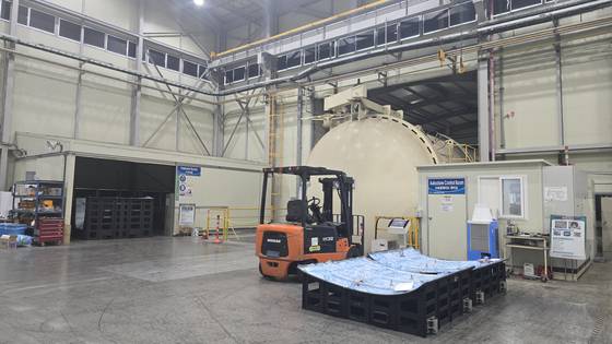 8일 방문한 경남테크노파크 우주항공본부에선 고가의 장비를 기업들에 빌려준다. 사천=이수정 기자