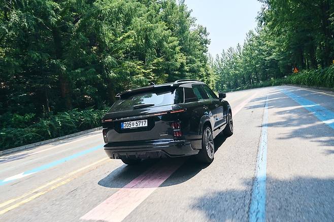 액티언 하이브리드 주행 모습./사진=KGM