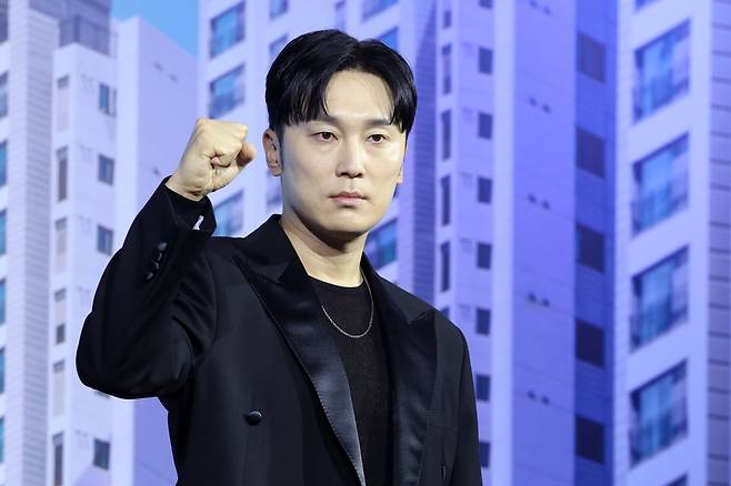 배우 서현우가 14일 오전 서울 장충동 앰배서더 서울 풀만에서 열린 넷플릭스 영화 '84제곱미터'(감독 김태준, 제작 영화사 미지) 제작보고회에 참석해 포토타임을 갖고 있다. / 변성현 한경닷컴 기자 byun84@hankyung.com