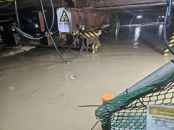 부산 사상구 괘법동 사상-하단선 공사장에 빗물이 들어찬 모습. 부산소방재난본부 제공