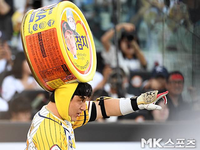 동원 참치 탈을 쓰고 올스타전 첫 타석에 들어선 박동원. 사진(대전)=천정환 기자