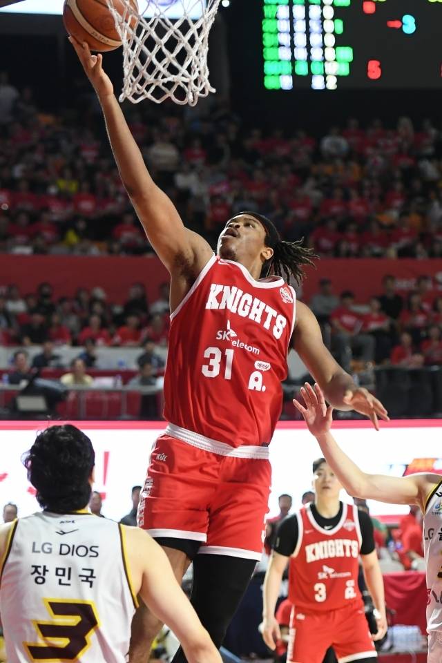 창단 첫 우승을 외친 수원 kt가 아이재아 힉스와의 계약을 완료했다. 사진=KBL 제공