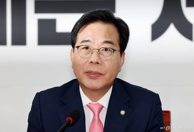 [서울=뉴시스] 김명년 기자 = 송언석 국민의힘 비상대책위원장 겸 원내대표가 14일 오전 서울 여의도 국회에서 열린 비상대책위원회의에서 발언하고 있다. 2025.07.14. kmn@newsis.com /사진=김명년