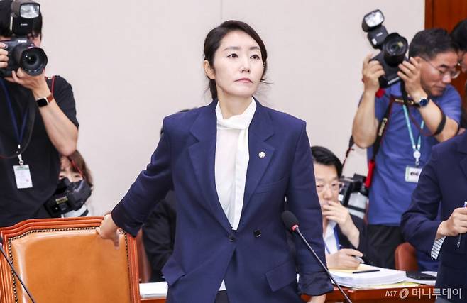 [서울=뉴시스] 고승민 기자 = 강선우 여성가족부 장관 후보자가 14일 서울 여의도 국회에서 열린 여성가족위원회의 인사청문회에 출석하고 있다. 2025.07.14. kkssmm99@newsis.com /사진=고승민