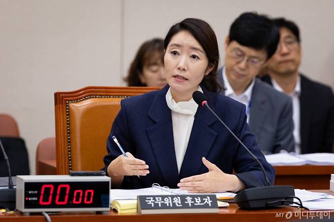 (서울=뉴스1) 유승관 기자 = 강선우 여성가족부 장관 후보자가 14일 서울 여의도 국회에서 열린 인사청문회에 출석해 의원 질의에 답하고 있다. 2025.7.14/뉴스1  Copyright (C) 뉴스1. All rights reserved. 무단 전재 및 재배포,  AI학습 이용 금지. /사진=(서울=뉴스1) 유승관 기자