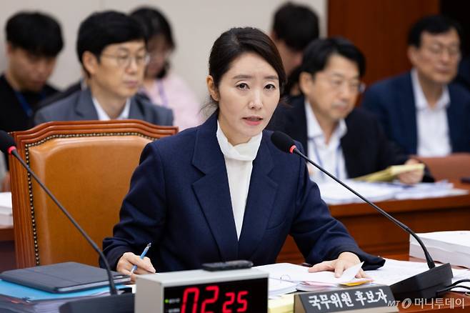 (서울=뉴스1) 유승관 기자 = 강선우 여성가족부 장관 후보자가 14일 서울 여의도 국회에서 열린 인사청문회에 출석해 의원 질의에 답하고 있다. 2025.7.14/뉴스1  Copyright (C) 뉴스1. All rights reserved. 무단 전재 및 재배포,  AI학습 이용 금지. /사진=(서울=뉴스1) 유승관 기자