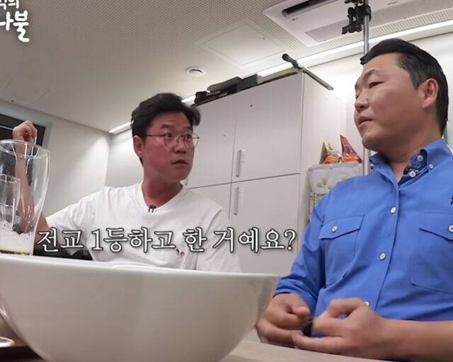 나영석 PD는 싸이의 곡 중 홍보를 하지 않고 뜬 곡에 대해 언급하고 있다. / 유튜브 '나영석의 나불나불'