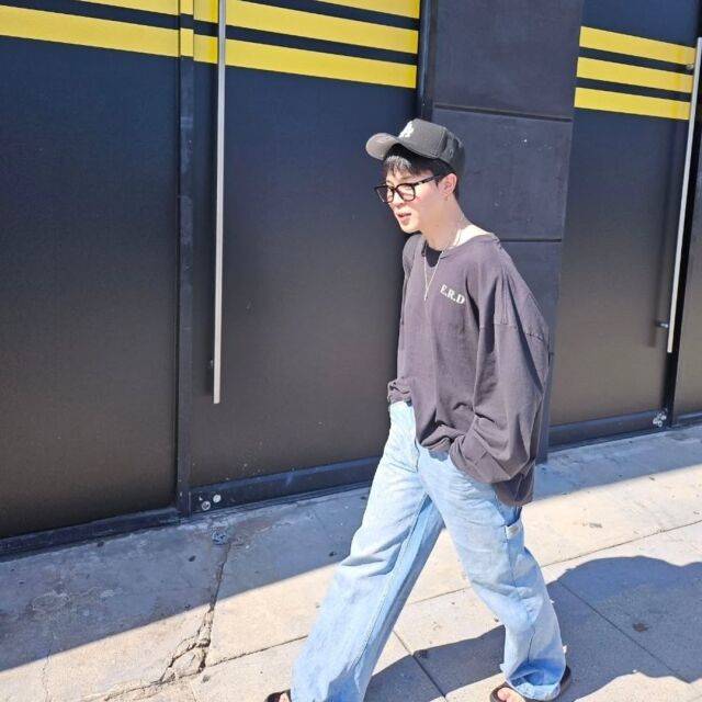 방탄소년단 지민이 전역 후에도 변함없는 소년미를 뽐냈다. / 지민 인스타그램 캡처