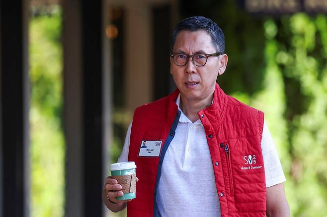 이원진 삼성전자 글로벌마케팅실장(사장)이 10일(현지시간) 미국 아이다호주 휴양지 선밸리 리조트에서 열리는 ‘선밸리 콘퍼런스’에 참석하고 있다. [로이터]