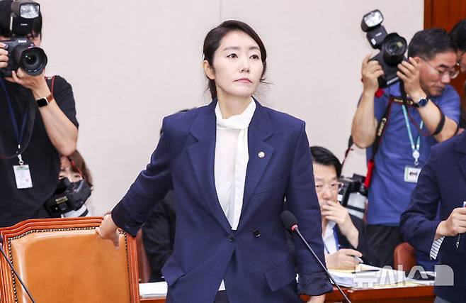 [서울=뉴시스] 고승민 기자 = 강선우 여성가족부 장관 후보자가 14일 서울 여의도 국회에서 열린 여성가족위원회의 인사청문회에 출석하고 있다. 2025.07.14. kkssmm99@newsis.com