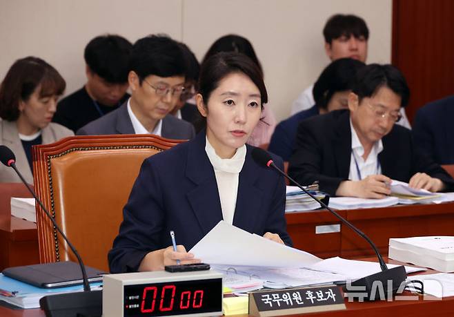 [서울=뉴시스] 고승민 기자 = 강선우 여성가족부 장관 후보자가 14일 서울 여의도 국회에서 열린 여성가족위원회의 인사청문회에서 의원 질의에 답하고 있다. 2025.07.14. kkssmm99@newsis.com