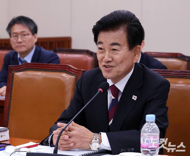 정동영 통일부 장관 후보자가 14일 오전 국회 외교통일위원회에서 열린 인사청문회에 출석해 질의에 답하고 있다. 황진환 기자