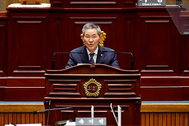 광주광역시의회 서용규 의원(더불어민주당·비례대표)은 14일 광주시의회 제334회 제2차 본회의 시정질문을 통해 광주시 교통약자이동지원센터 운영 전반에 대한 문제를 제기하고, 광주시의 대대적인 제도 개선을 촉구했다. 광주시의회 제공