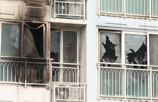 부산 기장군의 한 아파트 6층에서 화재가 발생했다. 연합뉴스