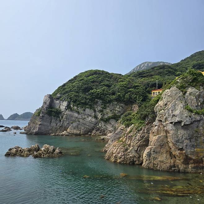 홍도에 도착하자 마자 느끼는 기암괴석의 아름다운 절경
