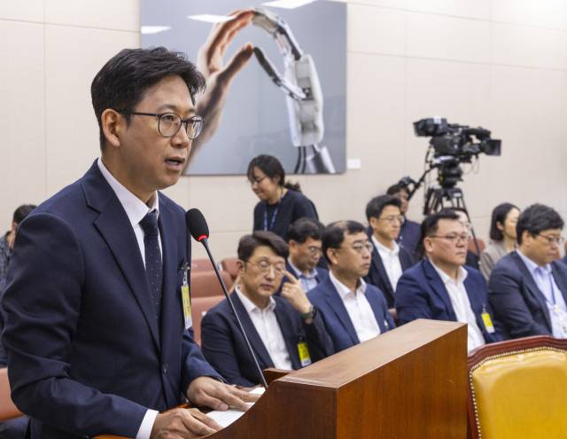 배경훈 과학기술정보통신부 장관 후보자가 14일 국회 과학기술정보방송통신위 인사청문회에 출석해 선서한 뒤 인사말을 하고 있다. 연합뉴스