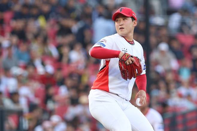 KIA는 윤영철의 왼쪽 팔꿈치 부상으로 이탈해 후반기 마운드 운영에 대한 구상이 원점으로 돌아갔다. 사진제공｜KIA 타이거즈