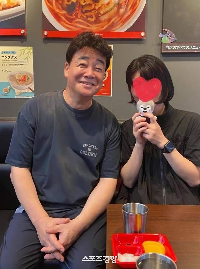 일본 현지에서의 모습이 포착된 백종원. 온라인 커뮤니티 캡처