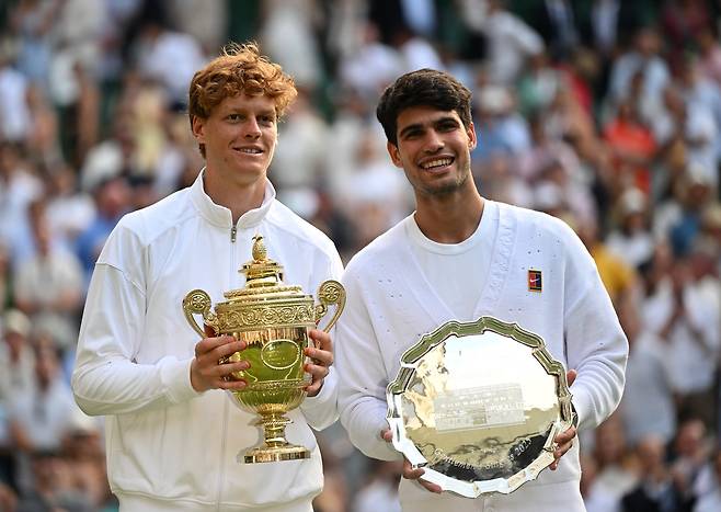 얀니크 신네르(왼쪽)와 카를로스 알카라스.     런던 | 신화연합뉴스