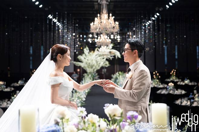 김지민(왼쪽)과 김준호 /사진제공=아이패밀리에스씨(아이웨딩)