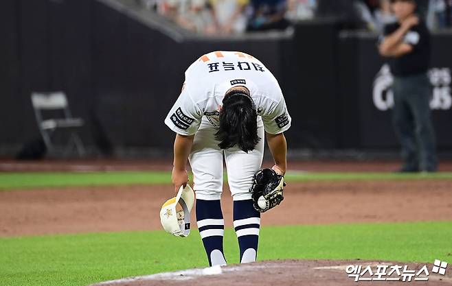 지난 12일 오후 대전 한화생명볼파크에서 열린 '2025 신한 SOL Bank KBO 올스타전' 드림 올스타와 나눔 올스타의 경기, 9회초 나눔 김서현이 피칭에 앞서 팬들에게 감사 인사를 전하고 있다. 엑스포츠뉴스 DB