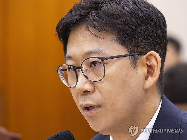 의원 질의에 답하는 배경훈 과학기술정보통신부 장관 후보자 (서울=연합뉴스) 황광모 기자 = 배경훈 과학기술정보통신부 장관 후보자가 14일 국회 과학기술정보방송통신위 인사청문회에 출석해 의원 질의에 답변하고 있다. 2025.7.14 hkmpooh@yna.co.kr